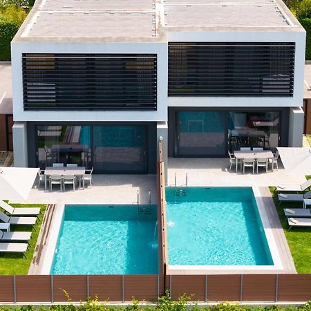 Momentum Villas 伊利索斯 外观 照片